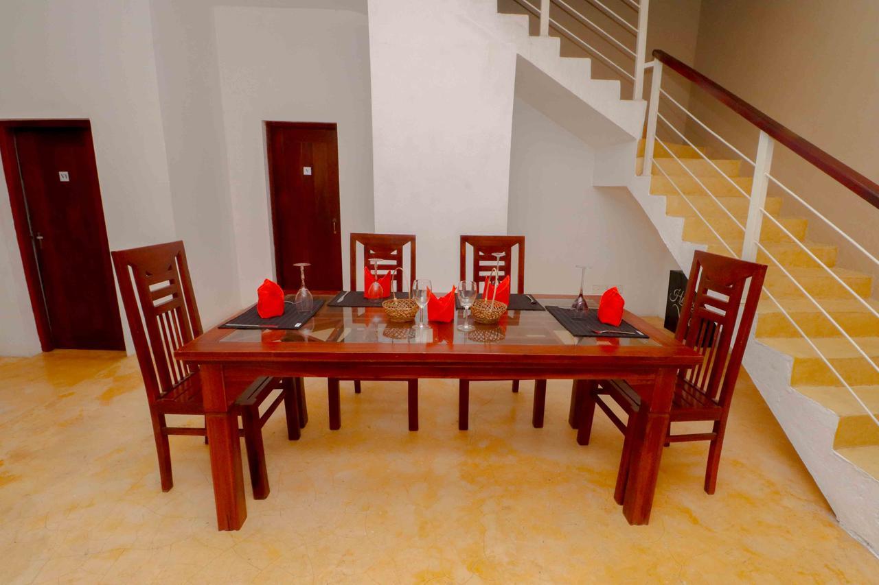 Like Mike Tourist Guest House & Restaurant Negombo Kültér fotó