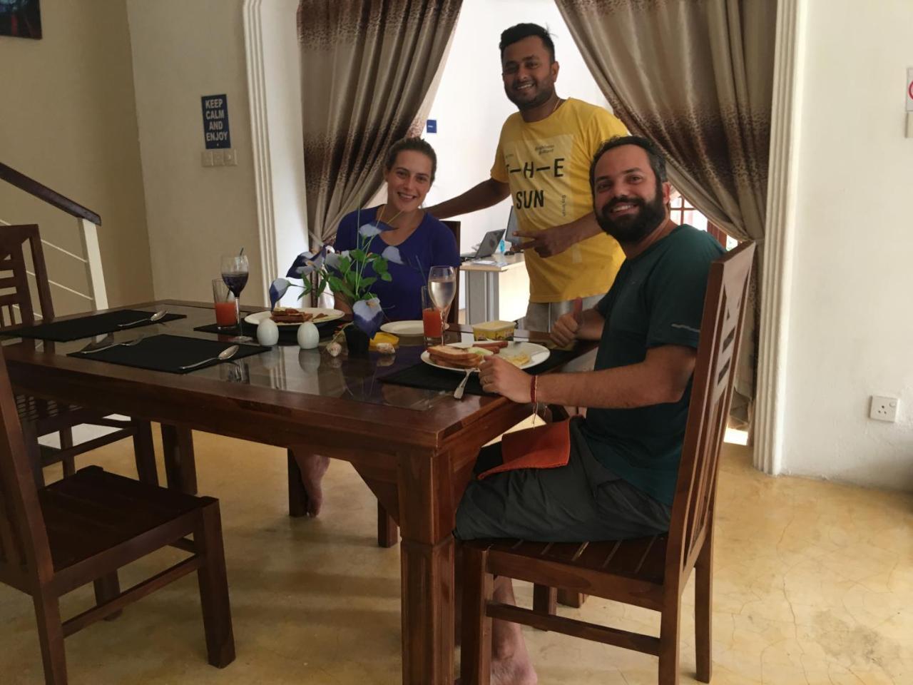 Like Mike Tourist Guest House & Restaurant Negombo Kültér fotó