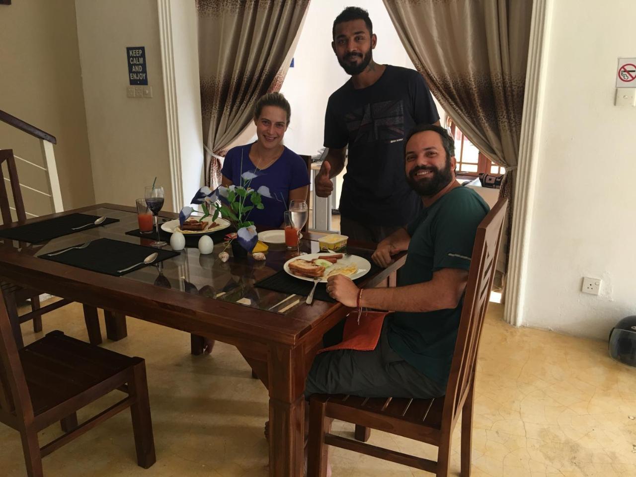 Like Mike Tourist Guest House & Restaurant Negombo Kültér fotó