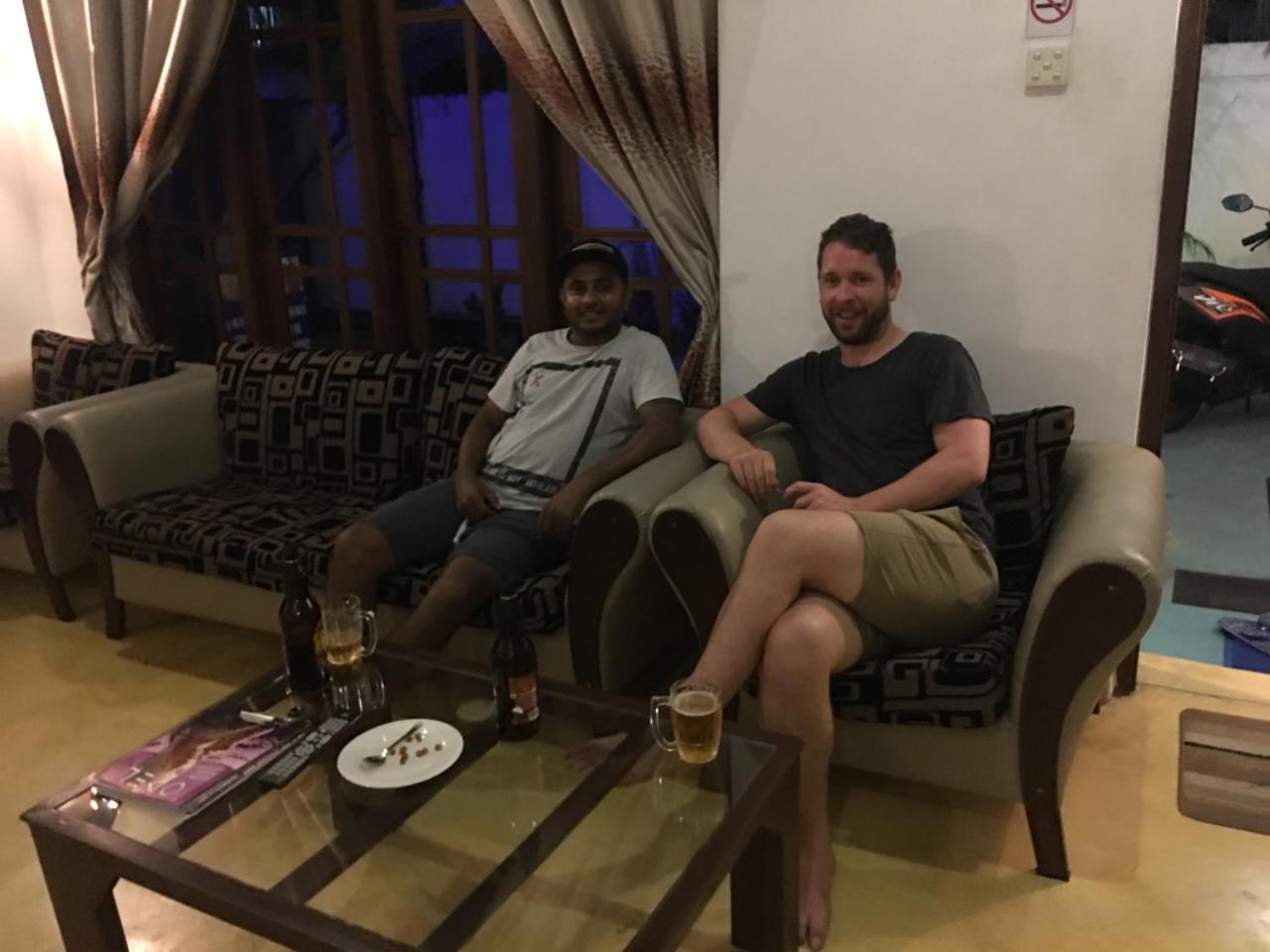 Like Mike Tourist Guest House & Restaurant Negombo Kültér fotó