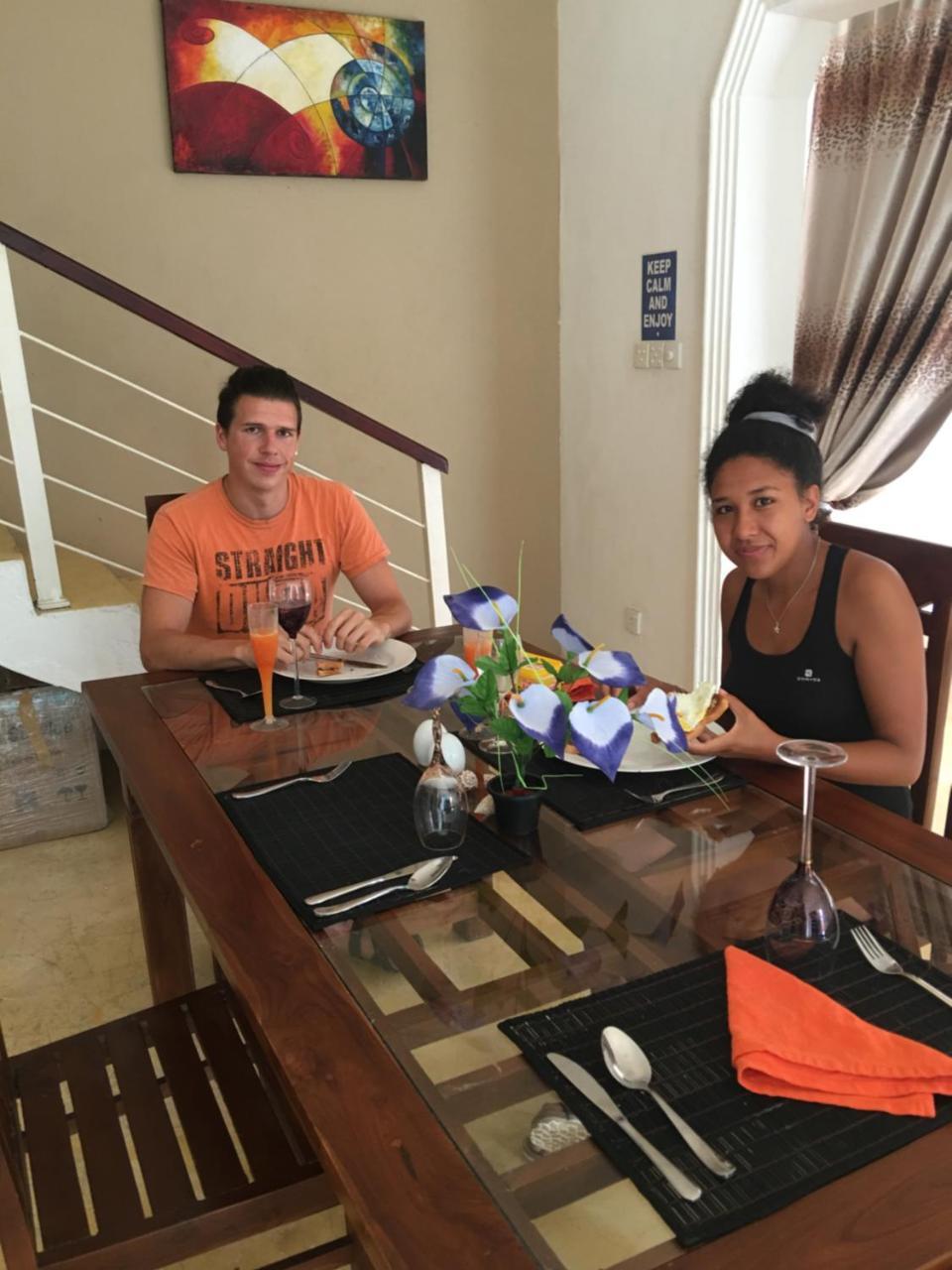 Like Mike Tourist Guest House & Restaurant Negombo Kültér fotó