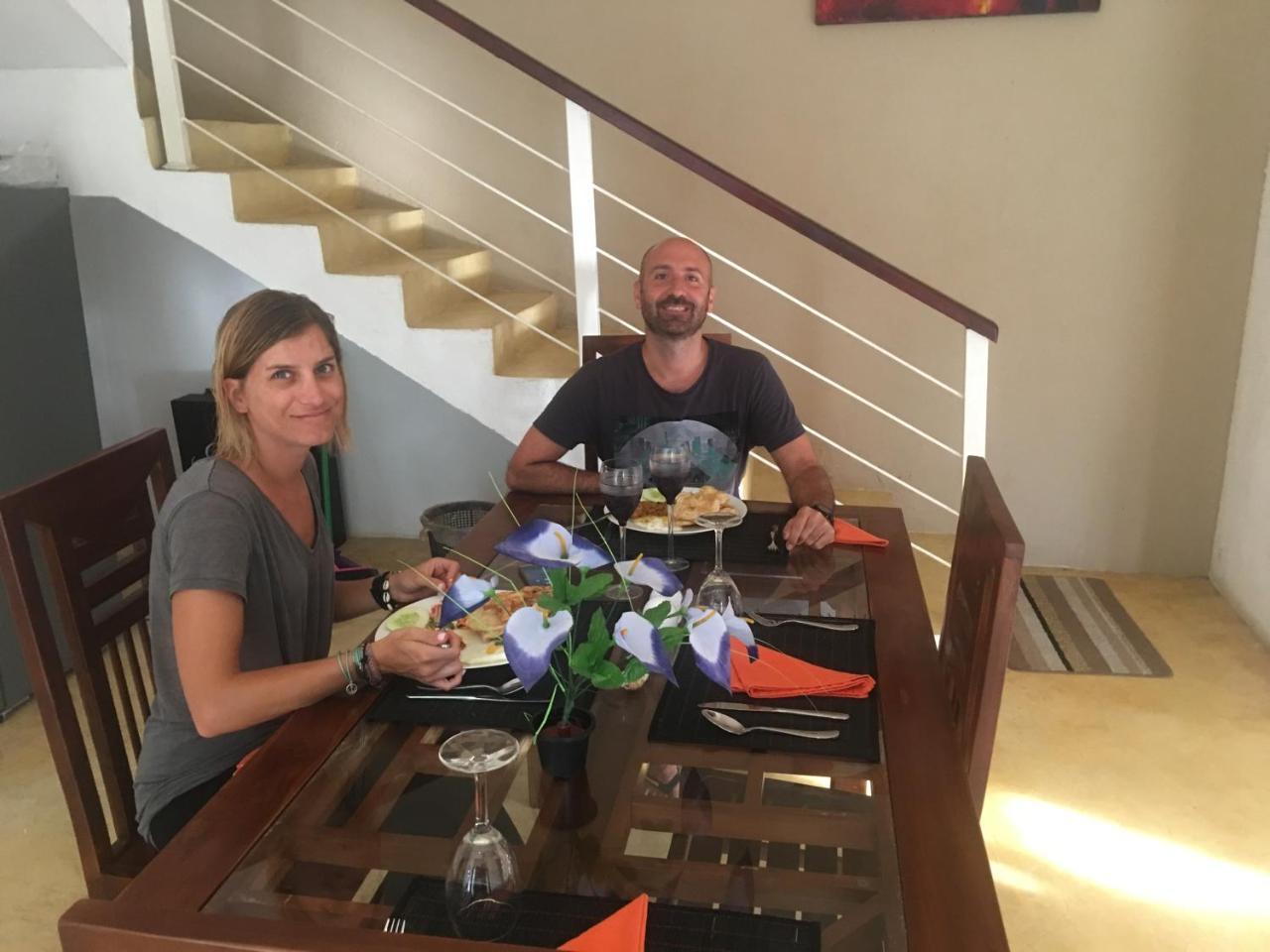 Like Mike Tourist Guest House & Restaurant Negombo Kültér fotó