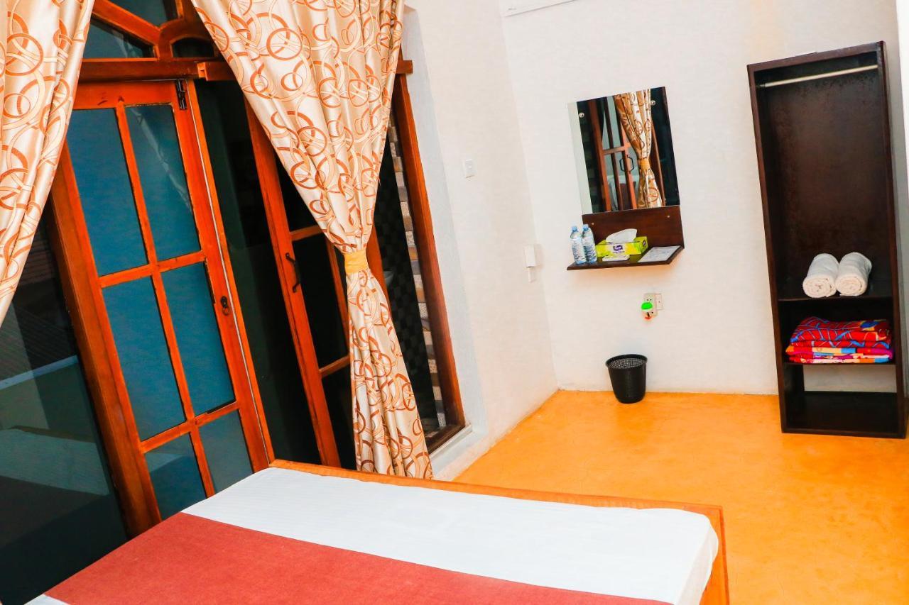 Like Mike Tourist Guest House & Restaurant Negombo Kültér fotó