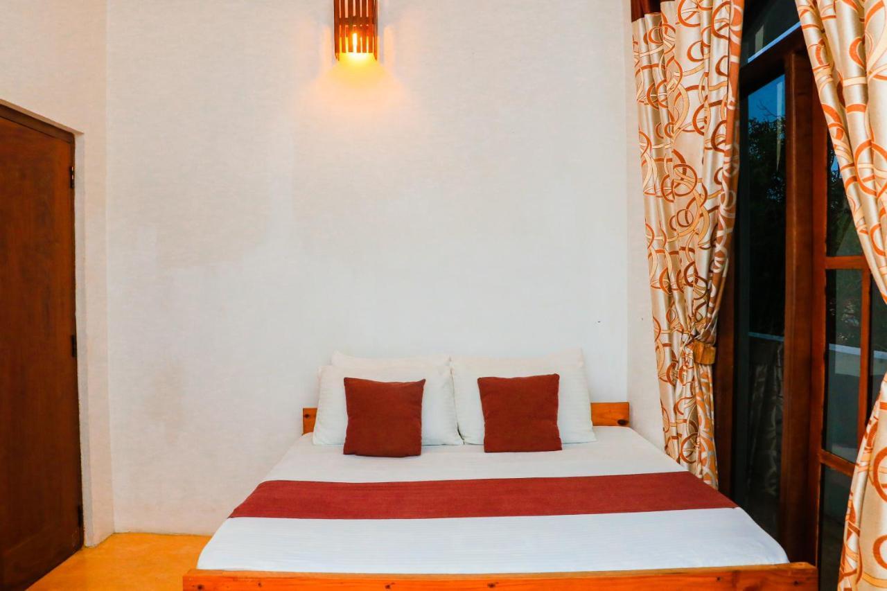 Like Mike Tourist Guest House & Restaurant Negombo Kültér fotó