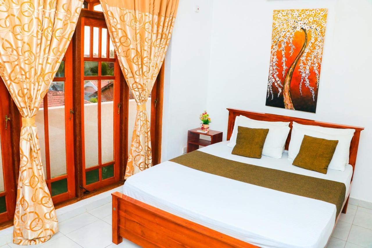 Like Mike Tourist Guest House & Restaurant Negombo Kültér fotó
