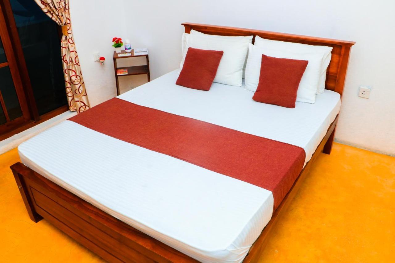 Like Mike Tourist Guest House & Restaurant Negombo Kültér fotó