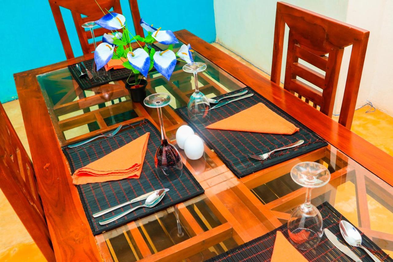 Like Mike Tourist Guest House & Restaurant Negombo Kültér fotó