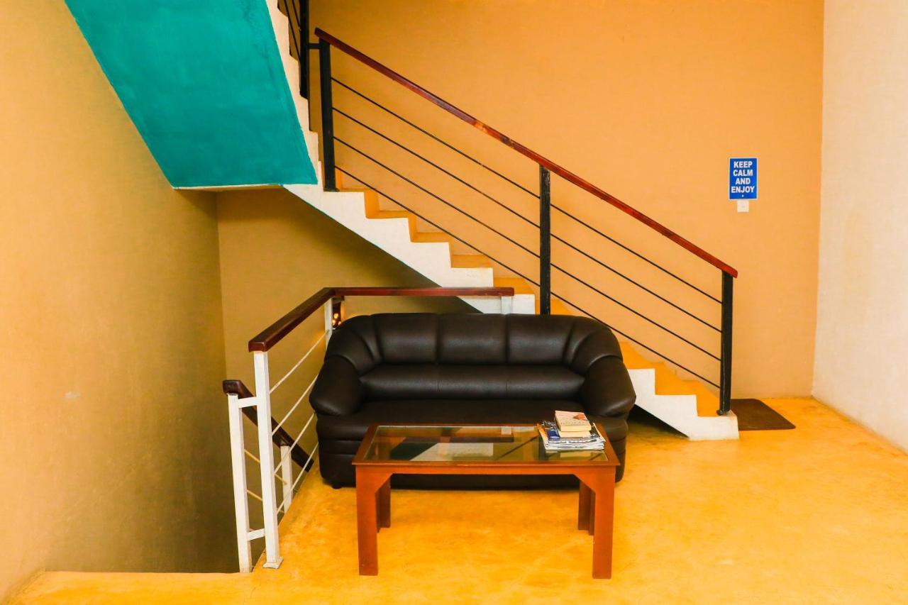 Like Mike Tourist Guest House & Restaurant Negombo Kültér fotó